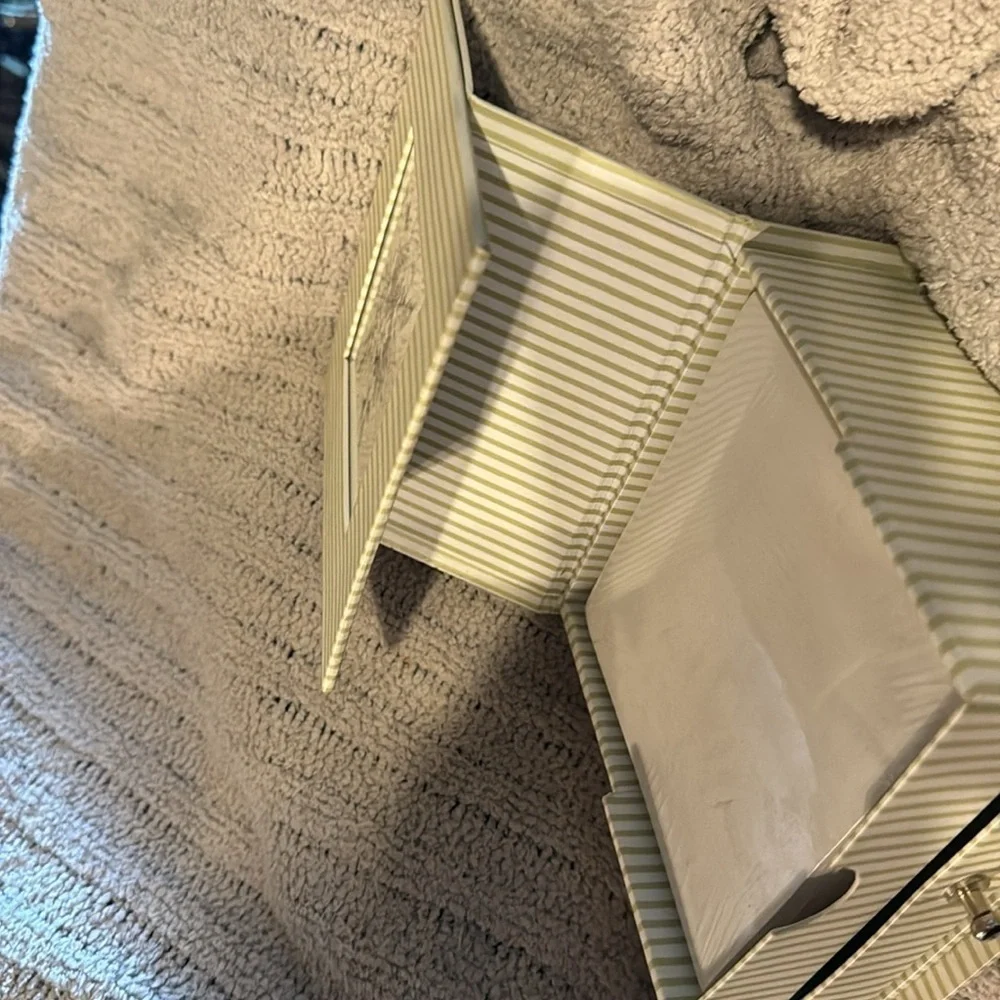 Nature’s Sketchbook by Marjolein Bastin sage green /cream keepsake and note box